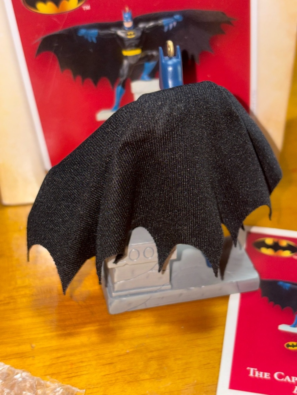 2004 Hallmark Keepsake "The Caped Crusader" Batman ornament - Picture 6 of 8